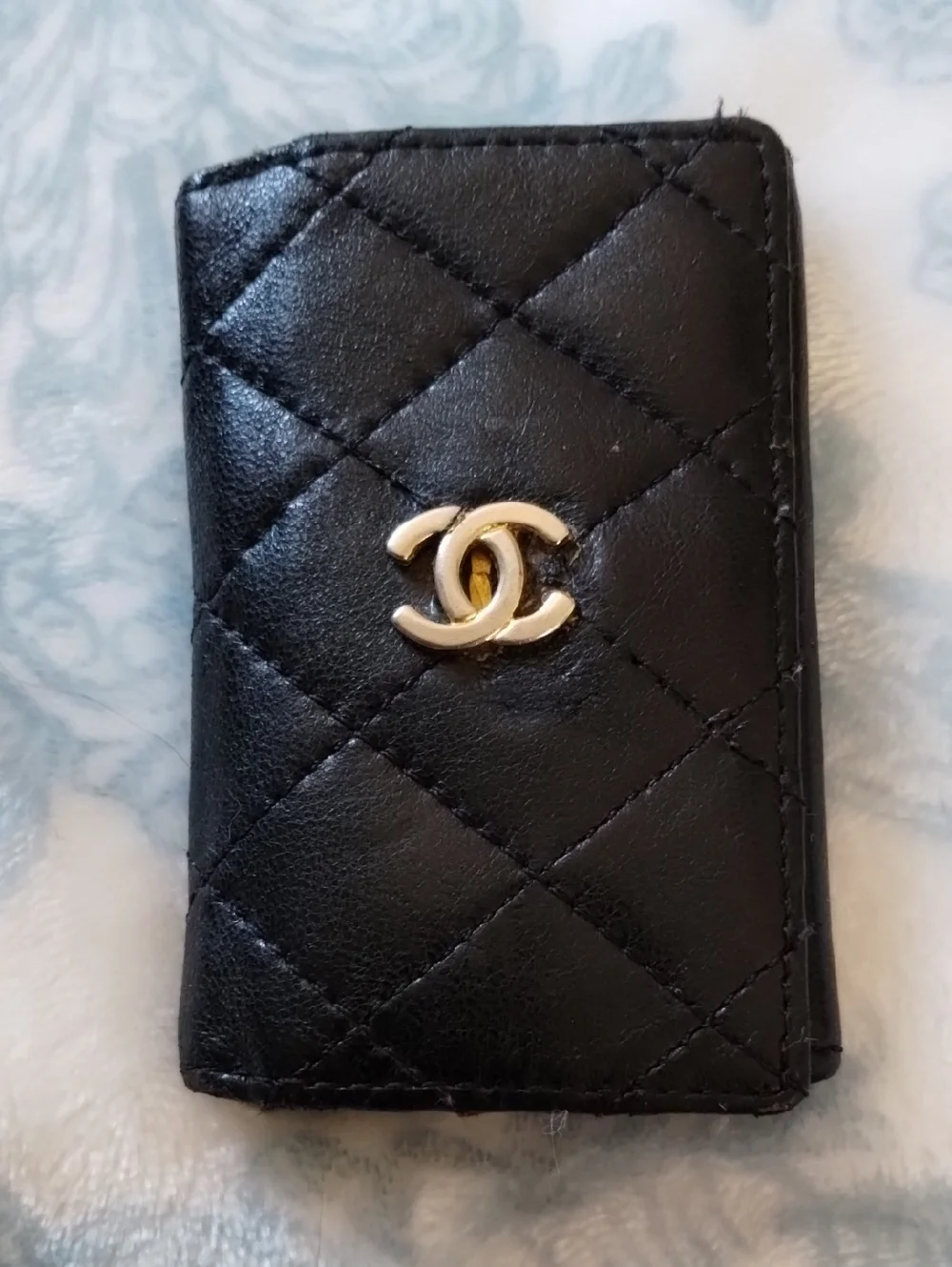 CHANEL Black Quilted Leather Key Case with Gold CC Emblem - Picture 1 of 6
